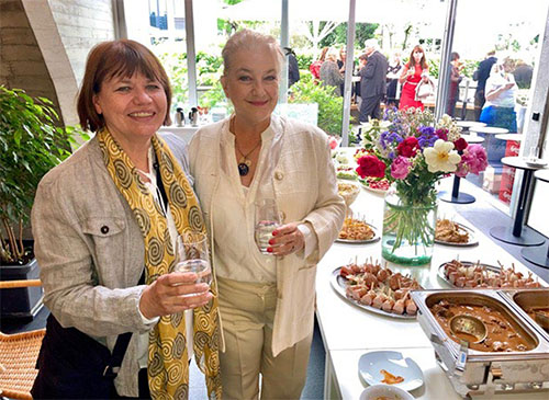 Buffet beim Botschaftsfest in Prag.